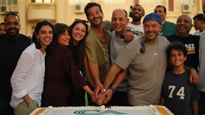 بعد نجاح 220 يوم، 