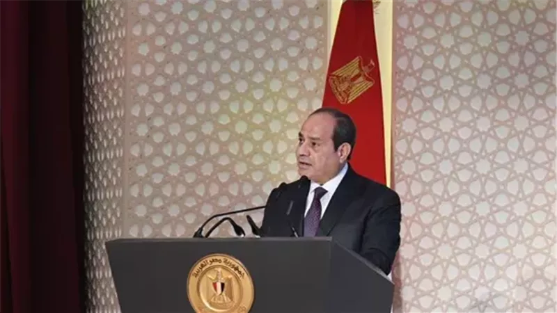 السيسي يكرم زوجة