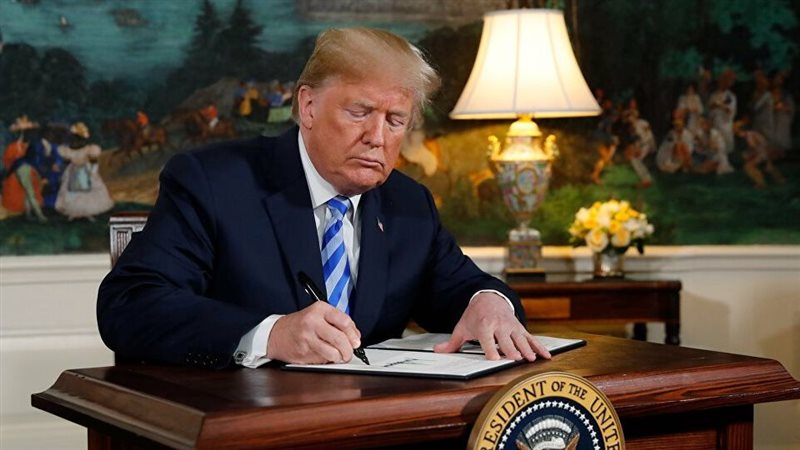 الرئيس الأمريكي دونالد