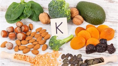 أنواع الفيتامينات وفوائدها، أهمية فيتامين K لعلاج هشاشة العظام والنزيف