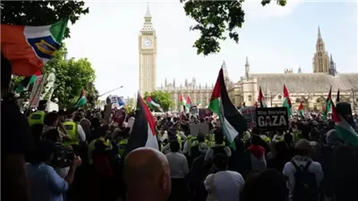 بتهمة الإرهاب، شرطة لندن تعتقل 425 شخصًا خلال مظاهرة لدعم 