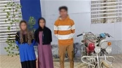 ضبط شاب وفتاتين يعتدون على المواطنين (بالقلم) في الشارع (فيديو)