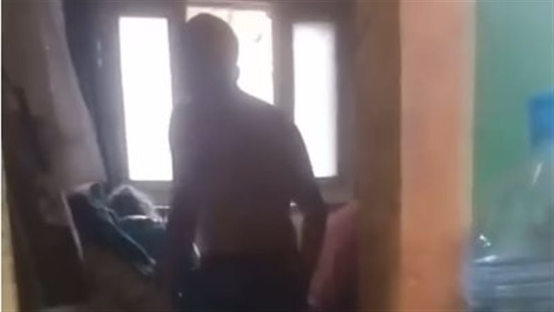 فيديو تعدي شاب على