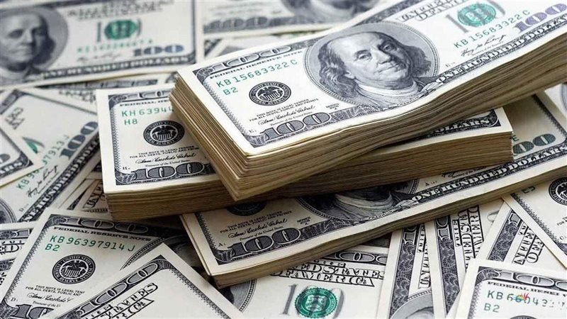 الدولار يواصل التراجع
