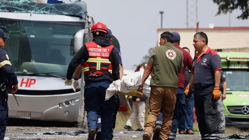 حادث تصادم بين قطار