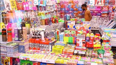 60% من الأدوات المكتبية مستوردة.. والصين تهيمن على الإنتاج| تفاصيل