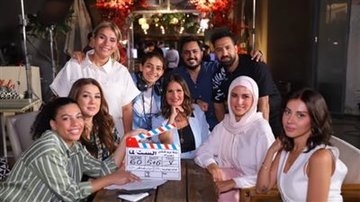 يسرا في كواليس تصوير 