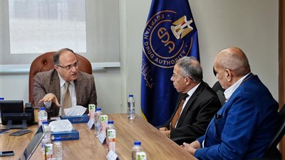 رئيس هيئة الدواء يبحث مع ممثلي جهاز الدمغة الطبية سبل دعم الصناعة الوطنية