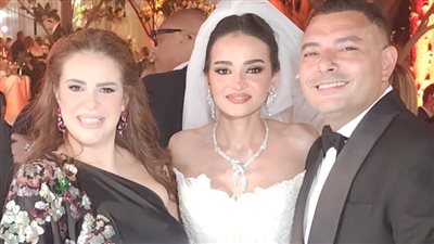 لقت نفسها مع عروسة في الأسانسير، فيديو طريف لـ دنيا عبد العزيز من حفل ملكة جمال مصر