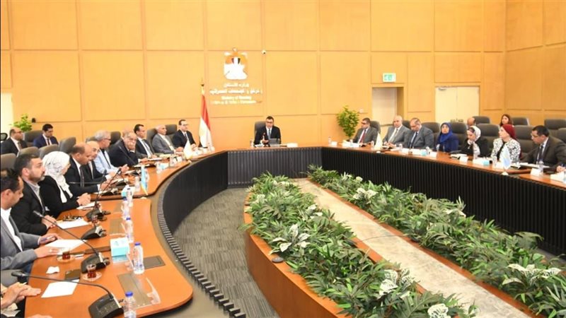 وزير الإسكان يوجه