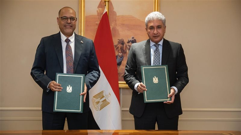 وزير السياحة والعمل