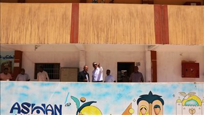 في جولة مفاجئة للمحافظ، إعفاء مديرة مدرسة بأسوان من منصبها (صور)