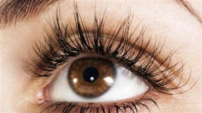 زودي نمو رموشك وأحميها من التساقط، روتين يومي بـ 4 خطوات 