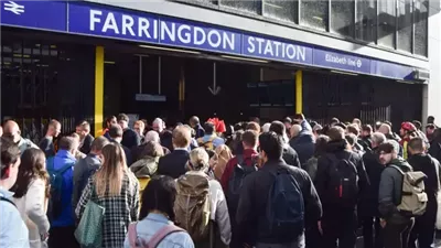 استئناف عمل خطوط مترو لندن مع دخول الإضراب يومه الأخير (صور) 