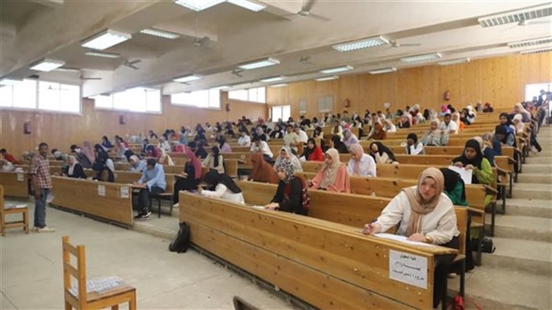 لم ينجح أحد، جامعة