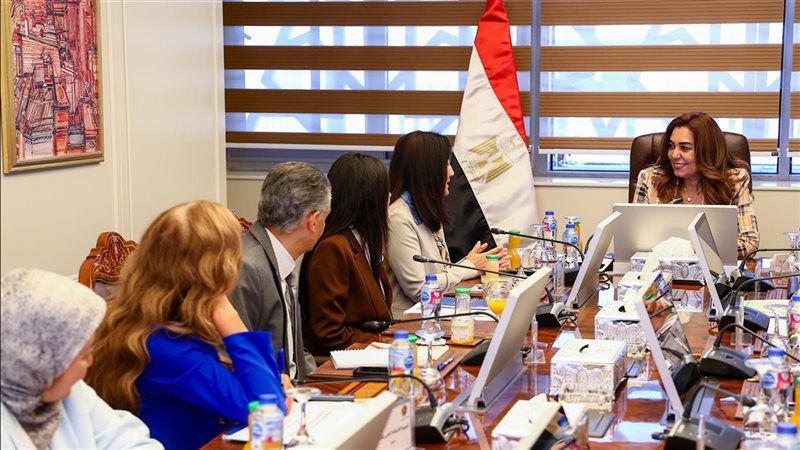 الدكتورة منال عوض،