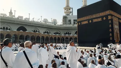 لماذا لم تنخفض أسعار العمرة رغم انخفاض الدولار؟، الغرف السياحية تكشف السر