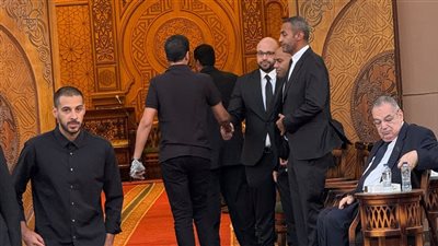 بدء عزاء المطرب الراحل عمرو ستين (صور)