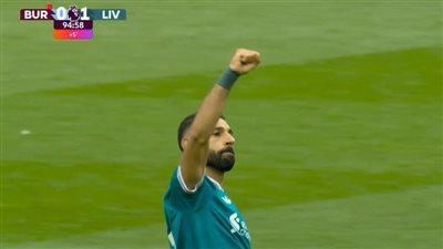 شاهد هدف محمد صلاح القاتل في الثواني الأخيرة من مباراة ليفربول وبيرنلي (فيديو)