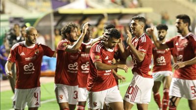 في شوط أول مثير للجدل.. الأهلي يتقدم على إنبي بهدف تريزيجيه والـ var ينقذ الشناوي وزيزو يخرج مصابا