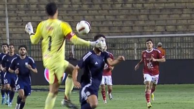 خبير تحكيمي يثير الجدل: الشناوي لا يستحق الإنذار في مباراة إنبي  (خاص)