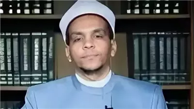 هل يجوز الصلاة مع الإمام في التلفاز للنساء