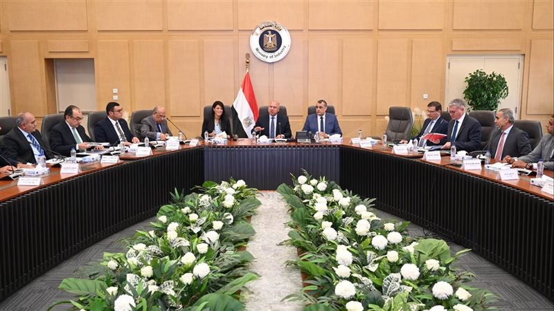 كامل الوزير يترأس
