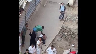 في الهرم، ضرب بواب بالشوم والسيوف والسنج و