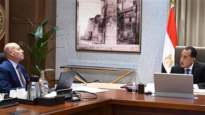 رئيس الوزراء يتابع مع محافظ القاهرة الموقف التنفيذي الحالي لعدد من المشروعات الجارية بالمحافظة 