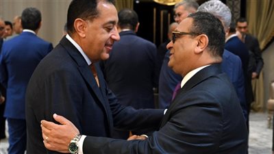 مدبولي يُهنئ علاء قاسم لتعيينه أمينا عاما جديدا لمجلس الوزراء