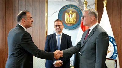 وزير البترول يبحث مع مدير شركة فرنسية تعزيز منظومة النقل الآمن للمنتجات البترولية 