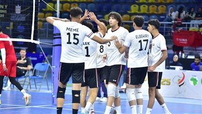 شباب الطائرة يتأهلون للدور الثاني لبطولة افريقيا بعد الفوز على الجزائر بثلاثة (صور)