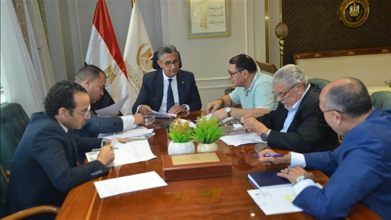 اجتماع وزير التموين