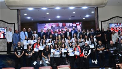وزير الرياضة يكرم بطلات مصر لكرة اليد والسلة بعد التتويج ببطولة إفريقيا
