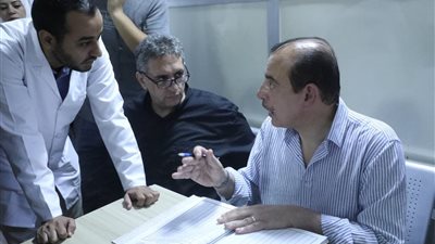 نائب وزير الصحة يتفقد منشآت طبية بكفر الشيخ ويوجه بضرورة صرف المضادات الحيوية