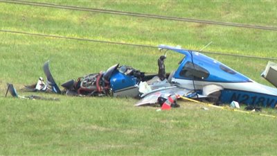 وفاة فنان شهير في حادث تحطم طائرة في ظروف غامضة، ما القصة؟