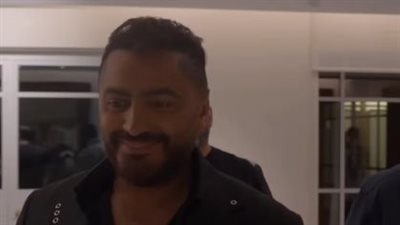 تامر حسني يصل لمملكة البحرين استعدادا لحفل غنائه (صور)