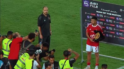 تريزيجيه يحصل على جائزة أفضل لاعب في مباراة الأهلي وسيراميكا 