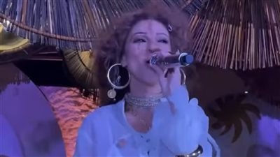 بعد غياب سنوات، جمهورميريام فارس في مصر يرفع راية السلام ويستقبلها بحماس