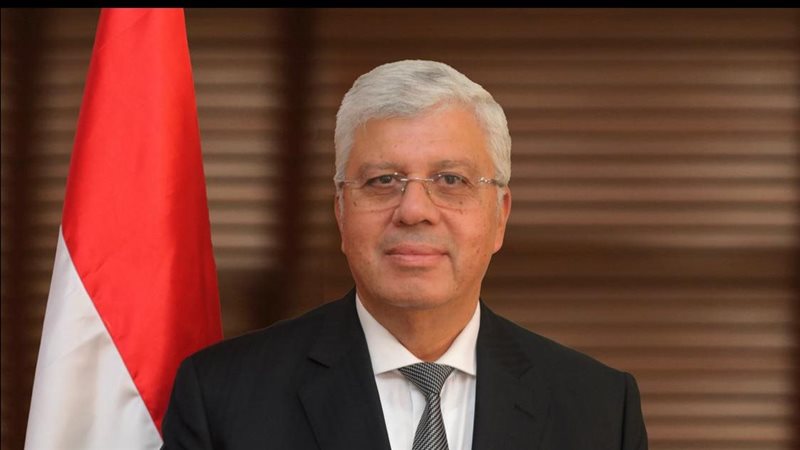 أيمن عاشور