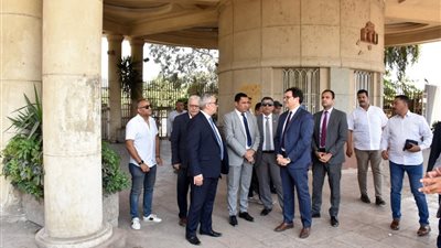 وزير الثقافة يتفقد عددا من المواقع بساحة دار الأوبرا (صور)