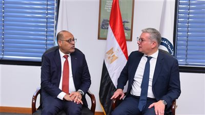 وزيرا البترول والعمل يُسلمان شهادات لأوائل خريجي دورات تدريب مجانية