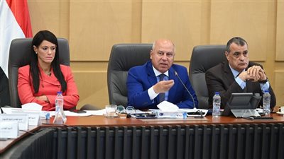 كامل الوزير: إعداد دراسة لحماية الأتوبيسات المحلية من الواردات الأجنبية