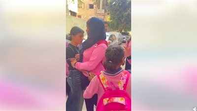 مريم بتاعة مصر القديمة، ماسورة شتايم أمام مدرسة بنات (شاهد بالفيديو)