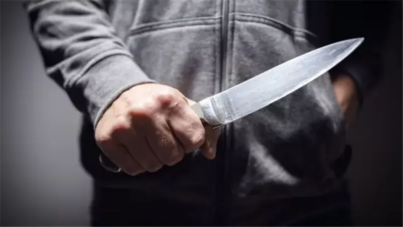 أب ينهي حياة ابنته