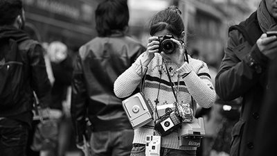 النيابة العامة تحذر من تداول المقاطع الجنائية خارج القنوات الرسمية 