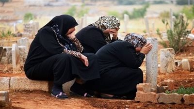 هل يجوز زيارة القبور للنساء بدون بكاء؟ الإفتاء والأزهر يوضحان