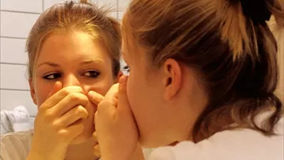 أعراض مرض مثلث الخطر في الوجه.. منطقة صغيرة ممكن أن تهدد حياتك 