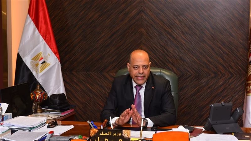 العمل: صرف 800 ألف