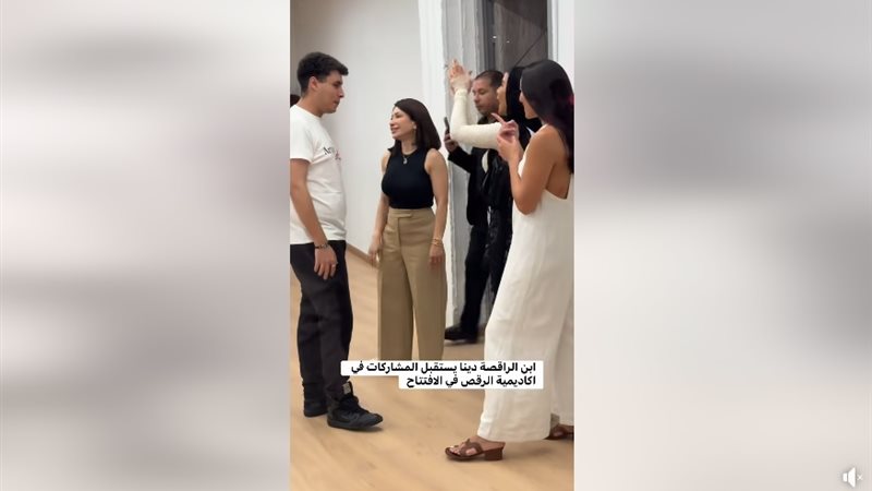 محجبة في مدرسة رقص
